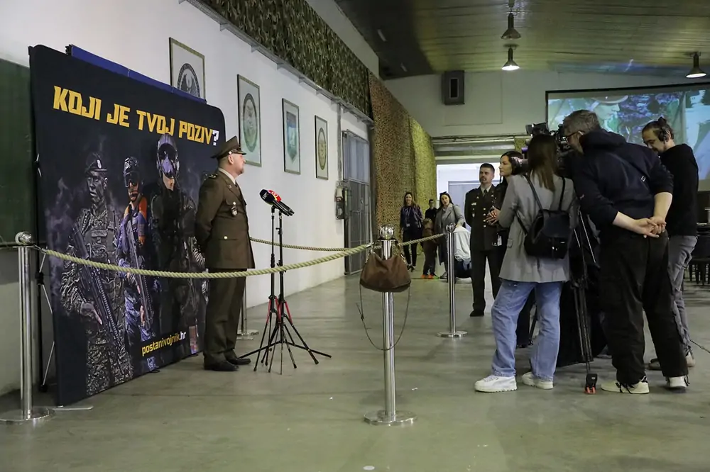 Dan otvorenih vrata privukao brojne posjetitelje u Zagrebu i Splitu