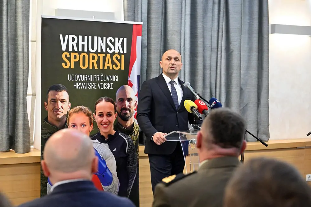 Ministar Anušić uručio ugovore vrhunskim sportašima Hrvatske vojske