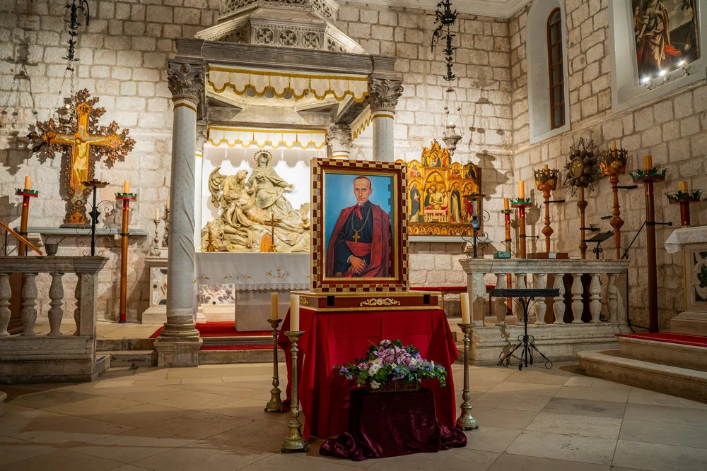 Korčula svečano proslavila 725 godina Bratovštine Svih svetih i primila moći bl. Alojzija Stepinca