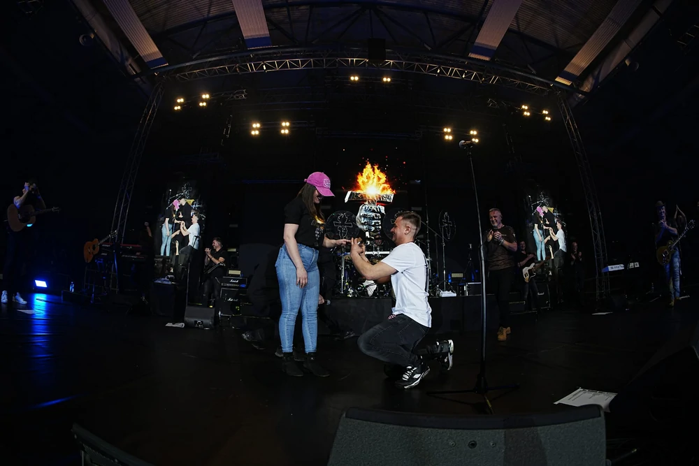 Thompson održao prvi od dva koncerta u Širokom Brijegu: Prepuna Pecara u znaku zajedništva, domoljublja i emotivne prosidbe